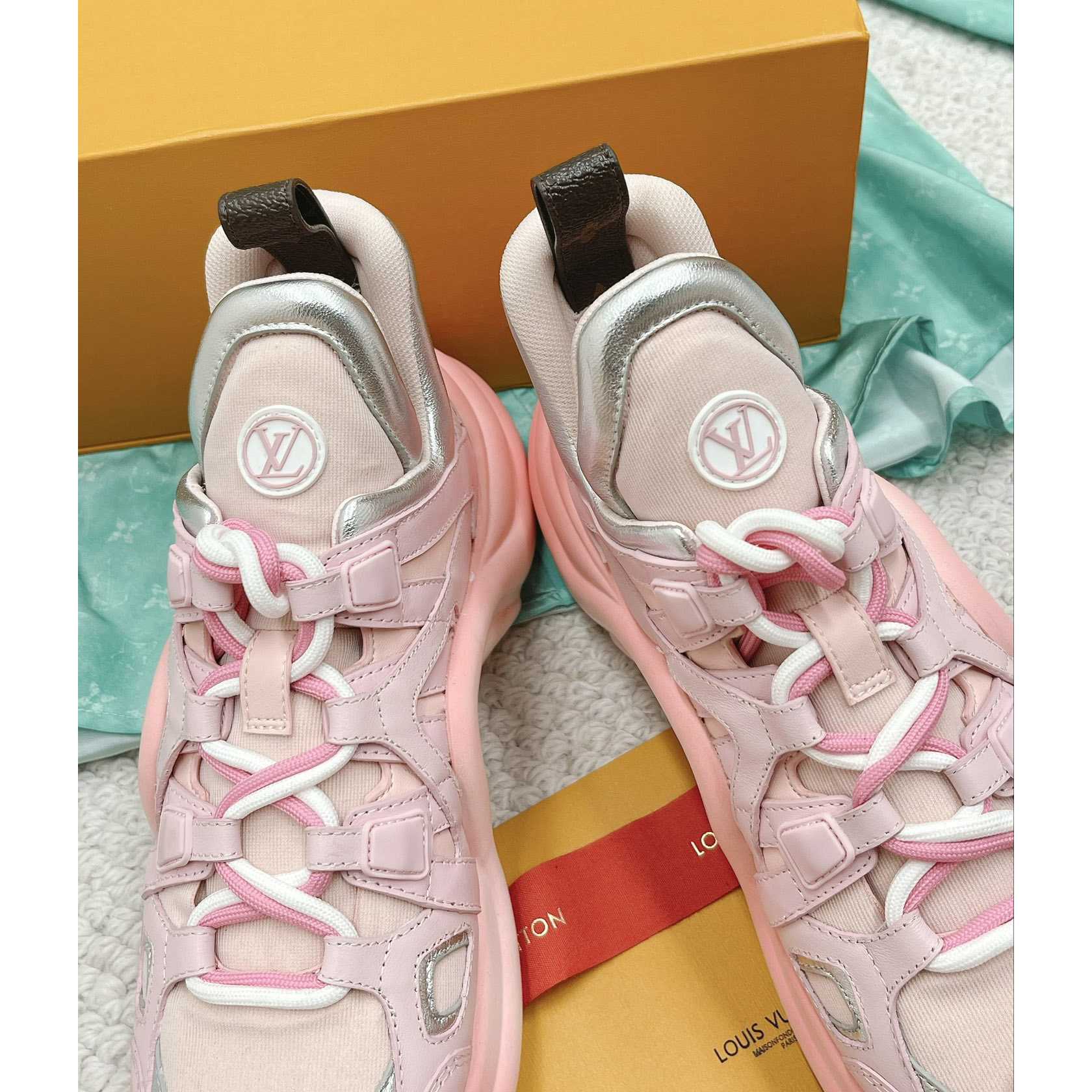 Louis Vuitton LV Archlight Sneaker       1AACM2 - FashionPlug