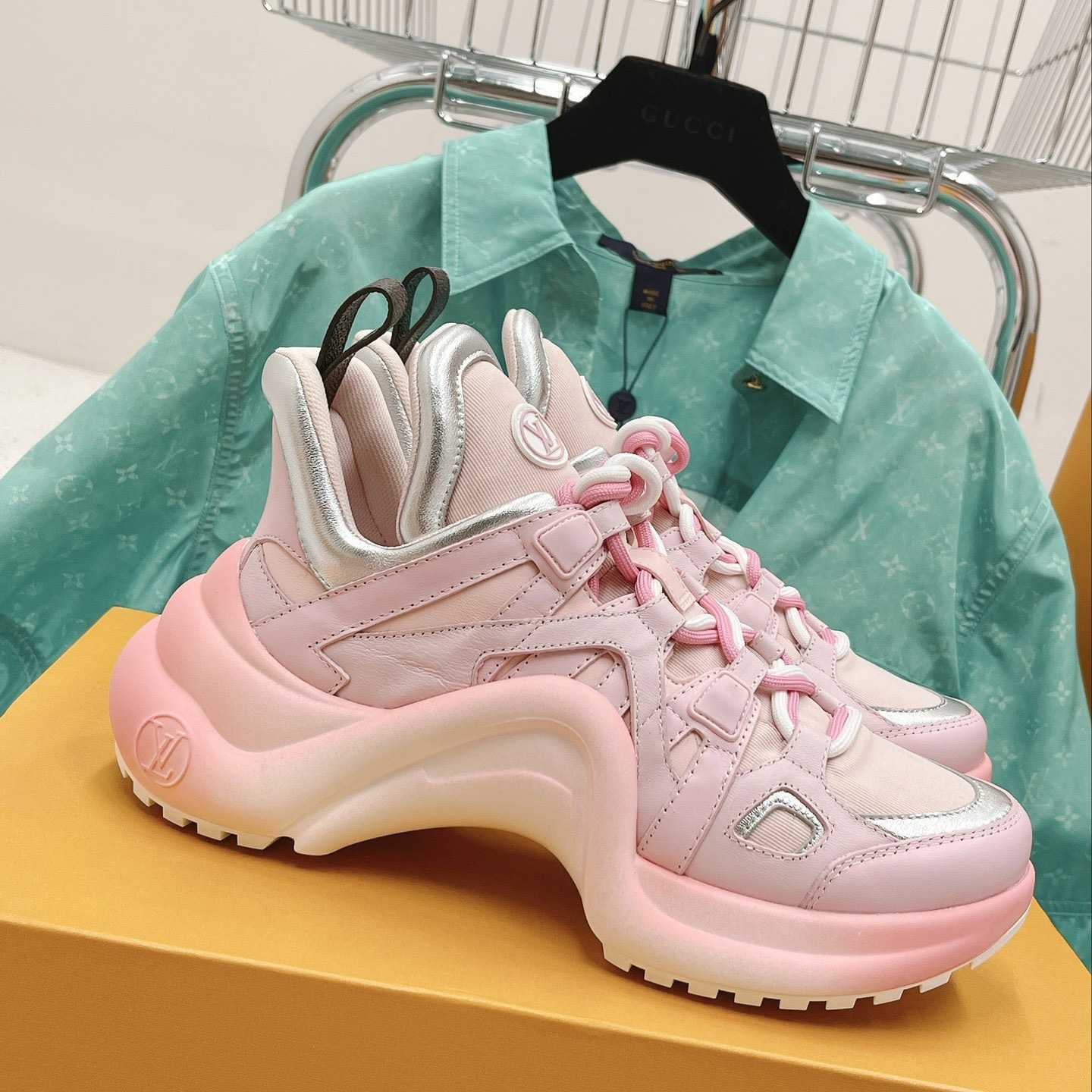 Louis Vuitton LV Archlight Sneaker       1AACM2 - FashionPlug