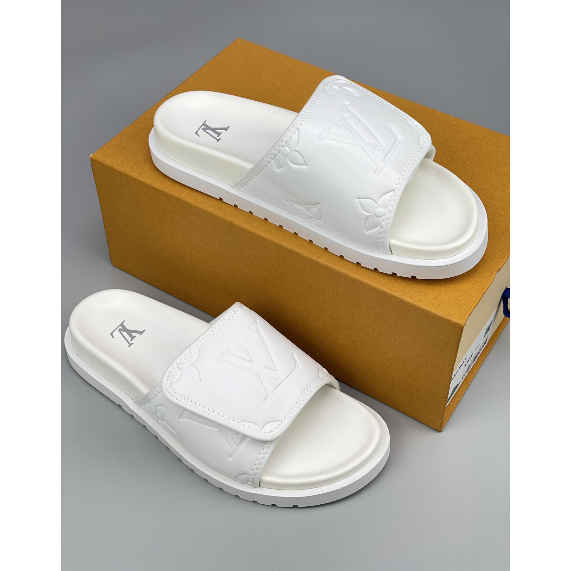 Louis Vuitton Miami Mule      1AA7RH - FashionPlug