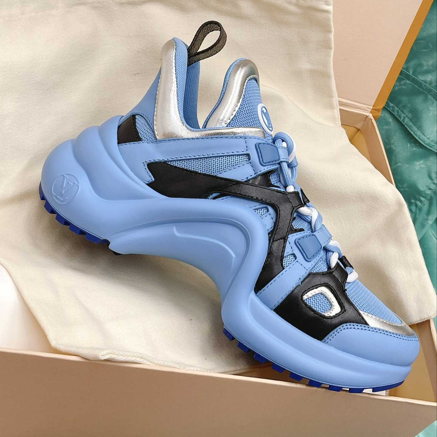 Louis Vuitton LV Archlight Sneaker      - FashionPlug