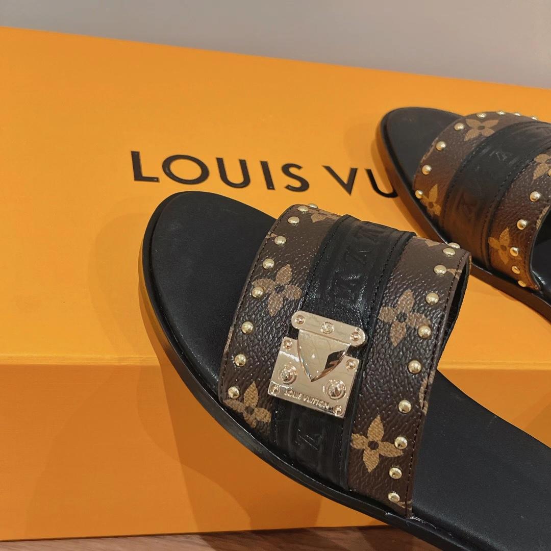 Louis Vuitton Lock It Flat Mule     1AAC3Q - FashionPlug
