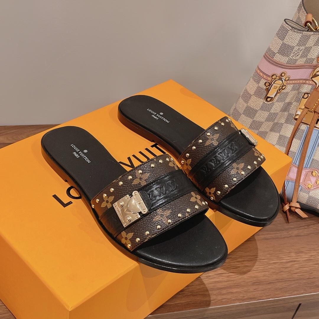 Louis Vuitton Lock It Flat Mule     1AAC3Q - FashionPlug