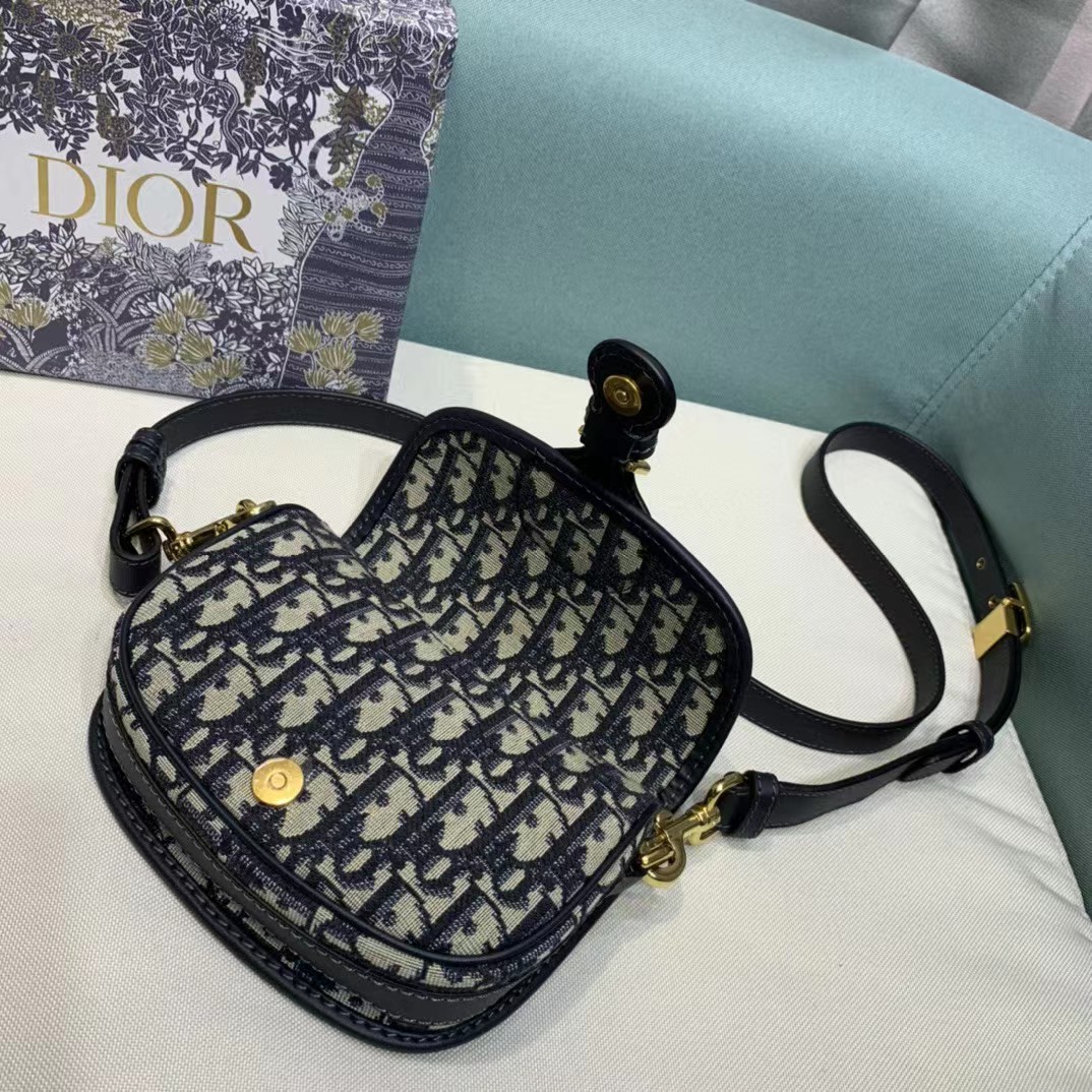 Dior Bobby Mini Bag (18-14-4cm) - FashionPlug