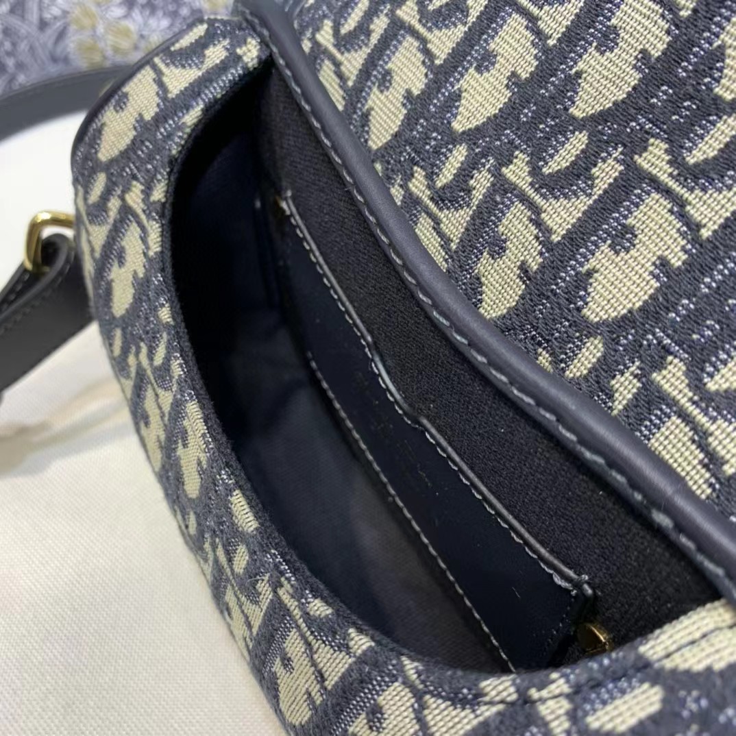 Dior Bobby Mini Bag (18-14-4cm) - FashionPlug
