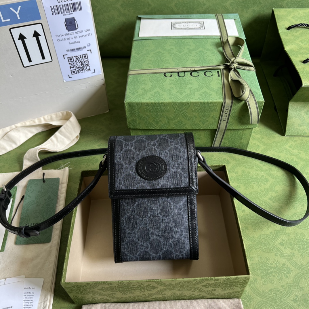 Gucci Black Mini GG Supreme Pouch(11.5-17-4cm) - FashionPlug