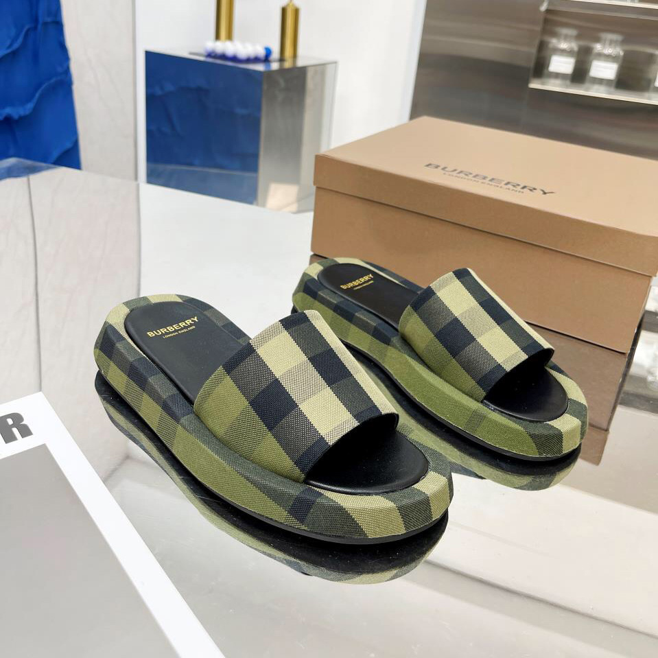 Burberry Check Cotton Slides - FashionPlug