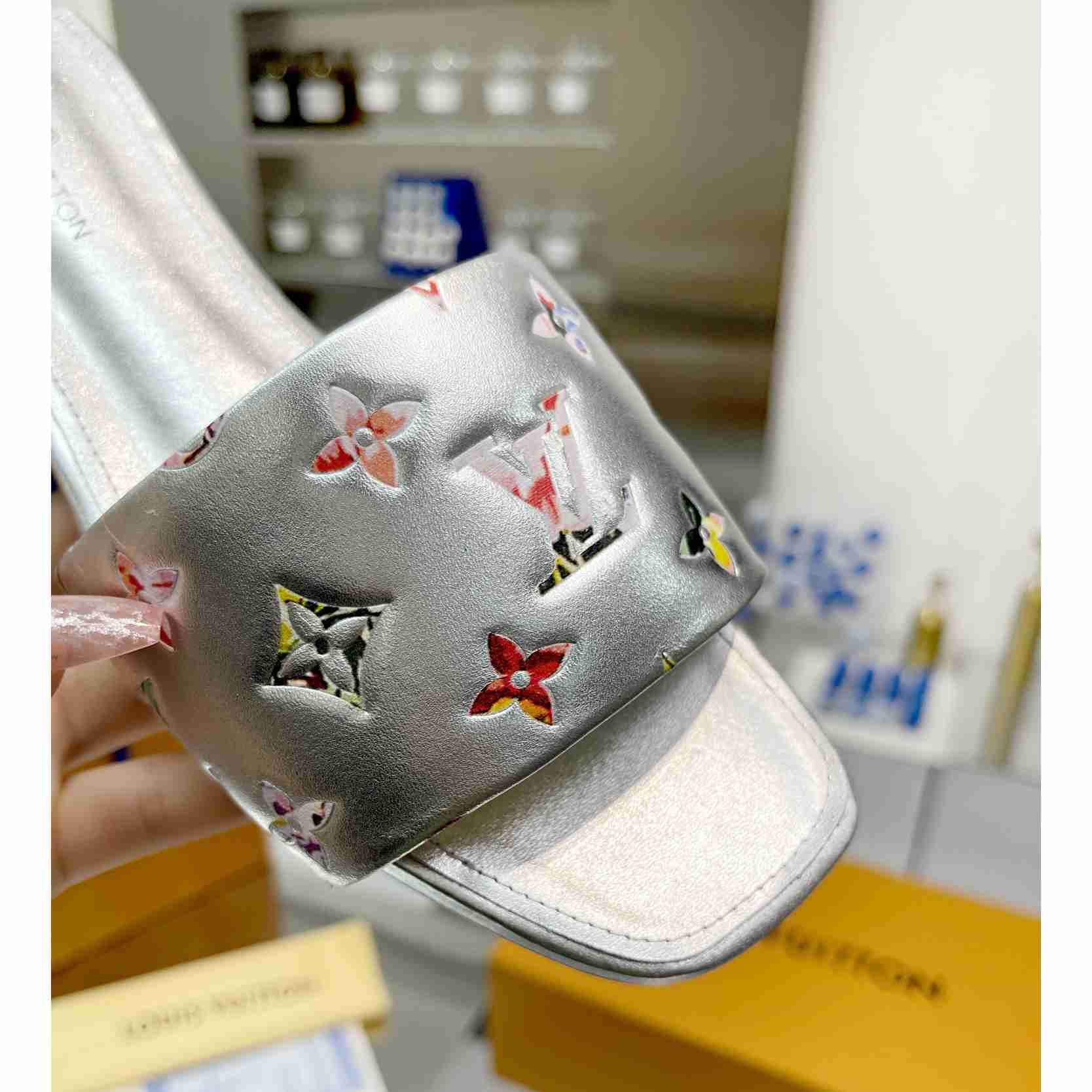 Louis Vuitton Revival Flat Mule     1AAOVA - FashionPlug