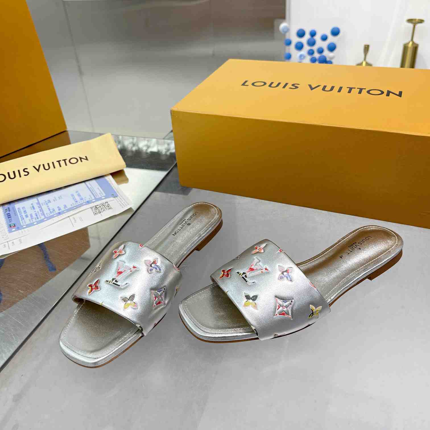 Louis Vuitton Revival Flat Mule     1AAOVA - FashionPlug