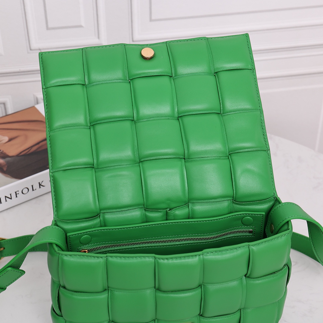 Bottega Veneta Padded Cassette(26-18-8CM) - FashionPlug