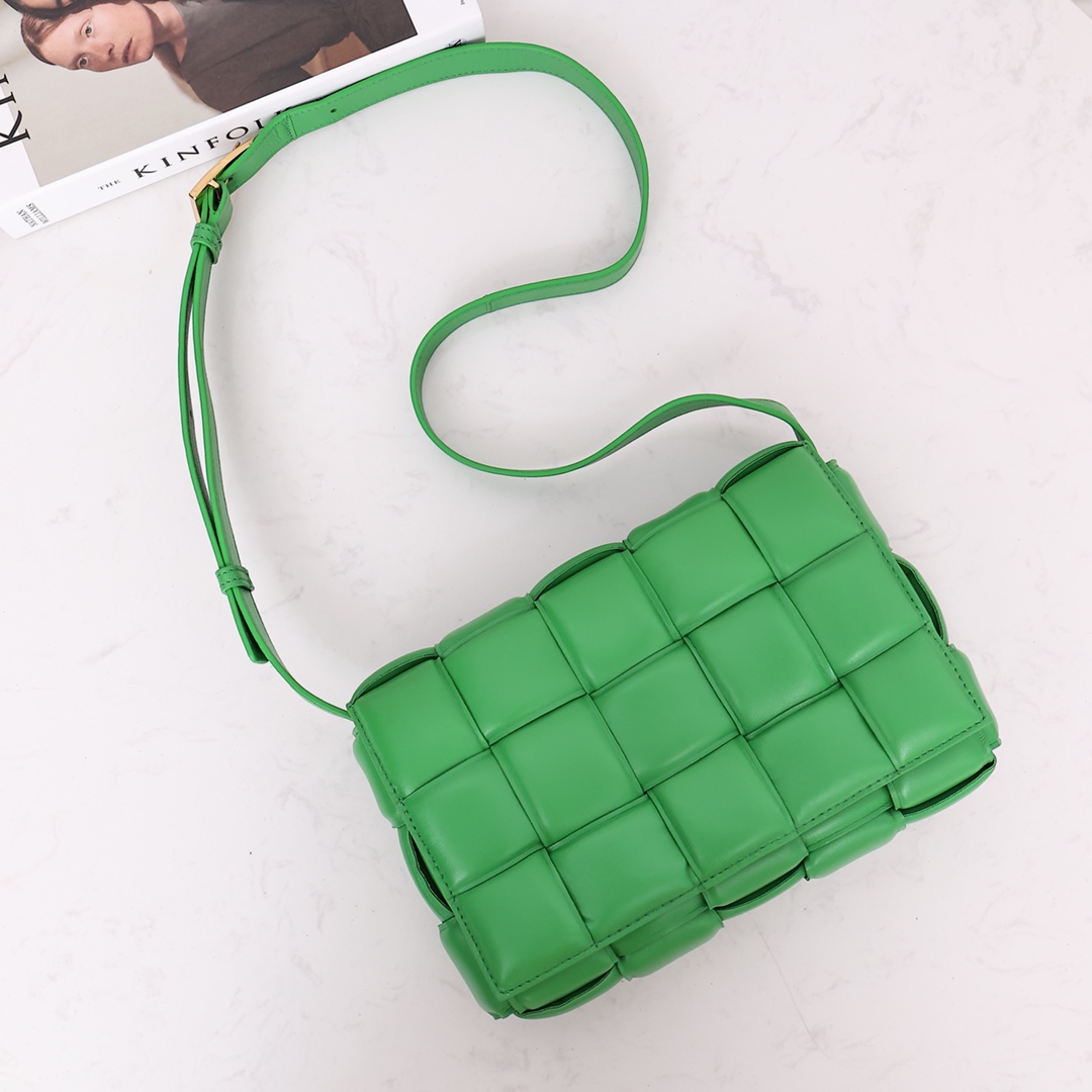 Bottega Veneta Padded Cassette(26-18-8CM) - FashionPlug
