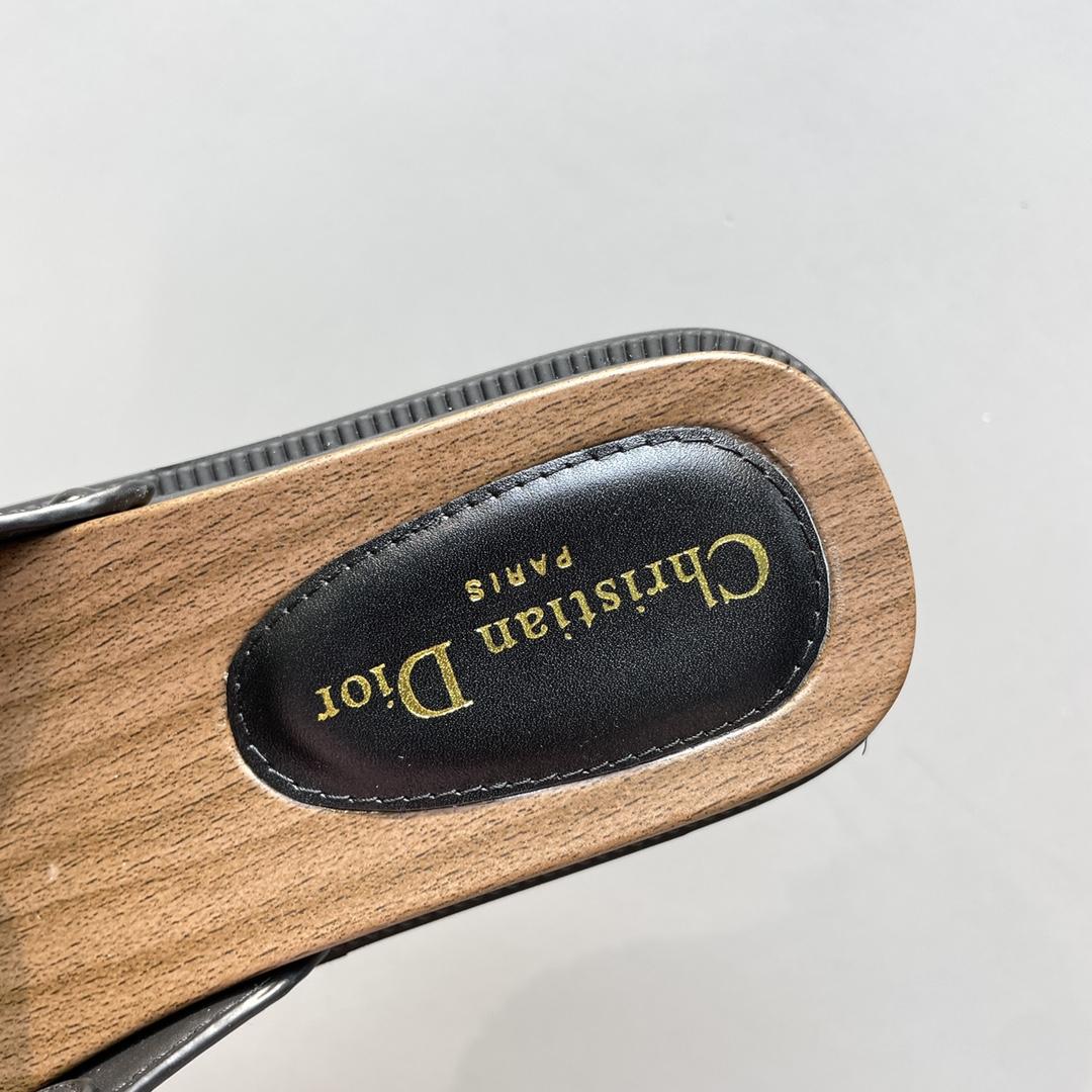 Dior Diorquake Strap Slide - FashionPlug