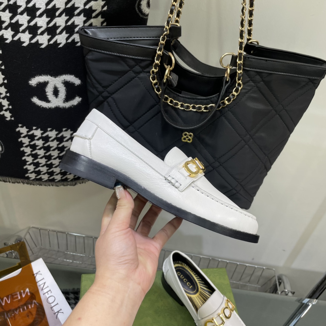 Gucci Women's Gucci Leather Loafer - FashionPlug