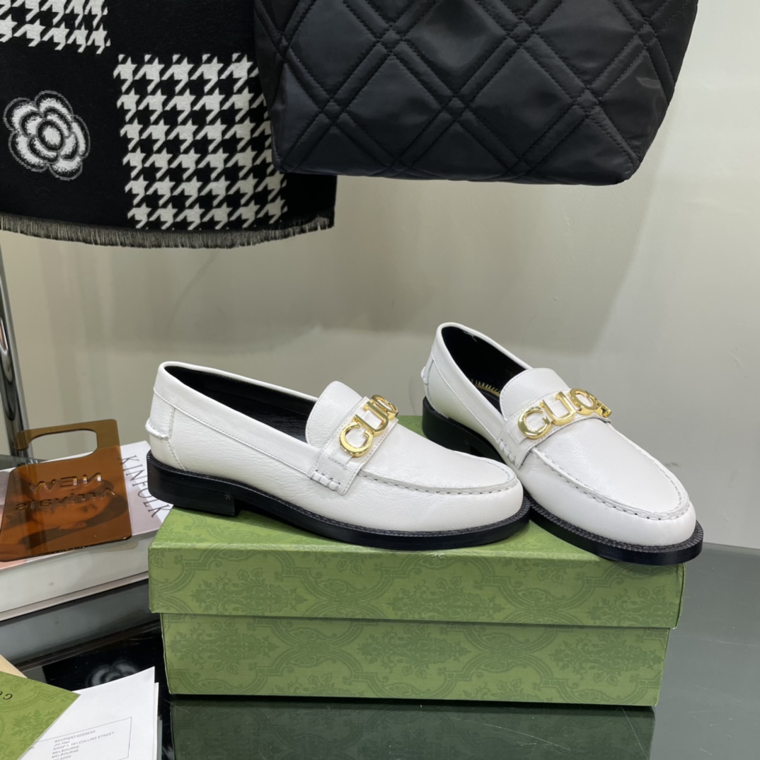 Gucci Women's Gucci Leather Loafer - FashionPlug