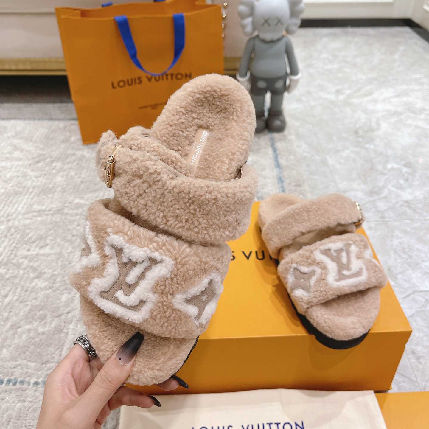 Louis Vuitton  Paseo Flat Comfort Mule - FashionPlug