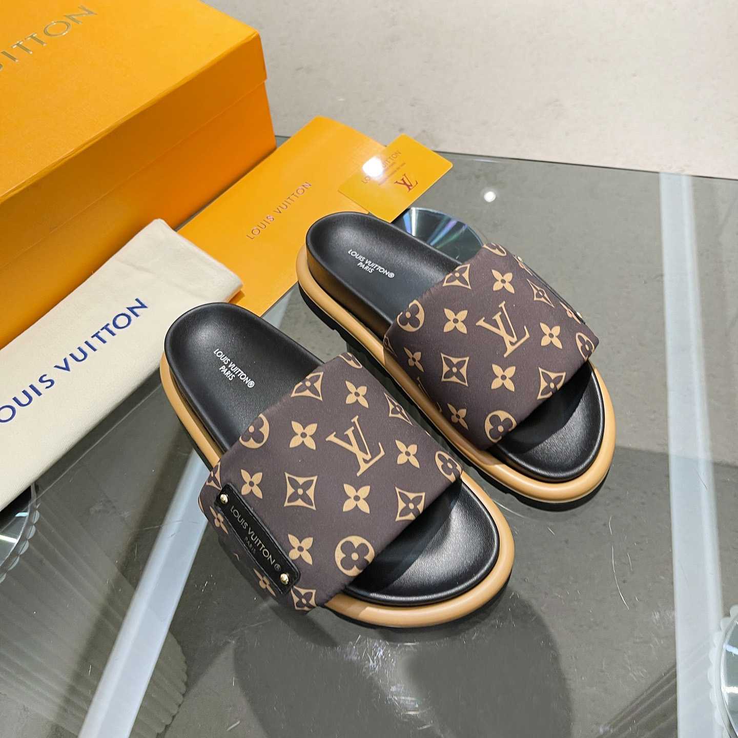 Louis Vuitton Pool Pillow Flat Comfort Mule    1AAEBX - FashionPlug