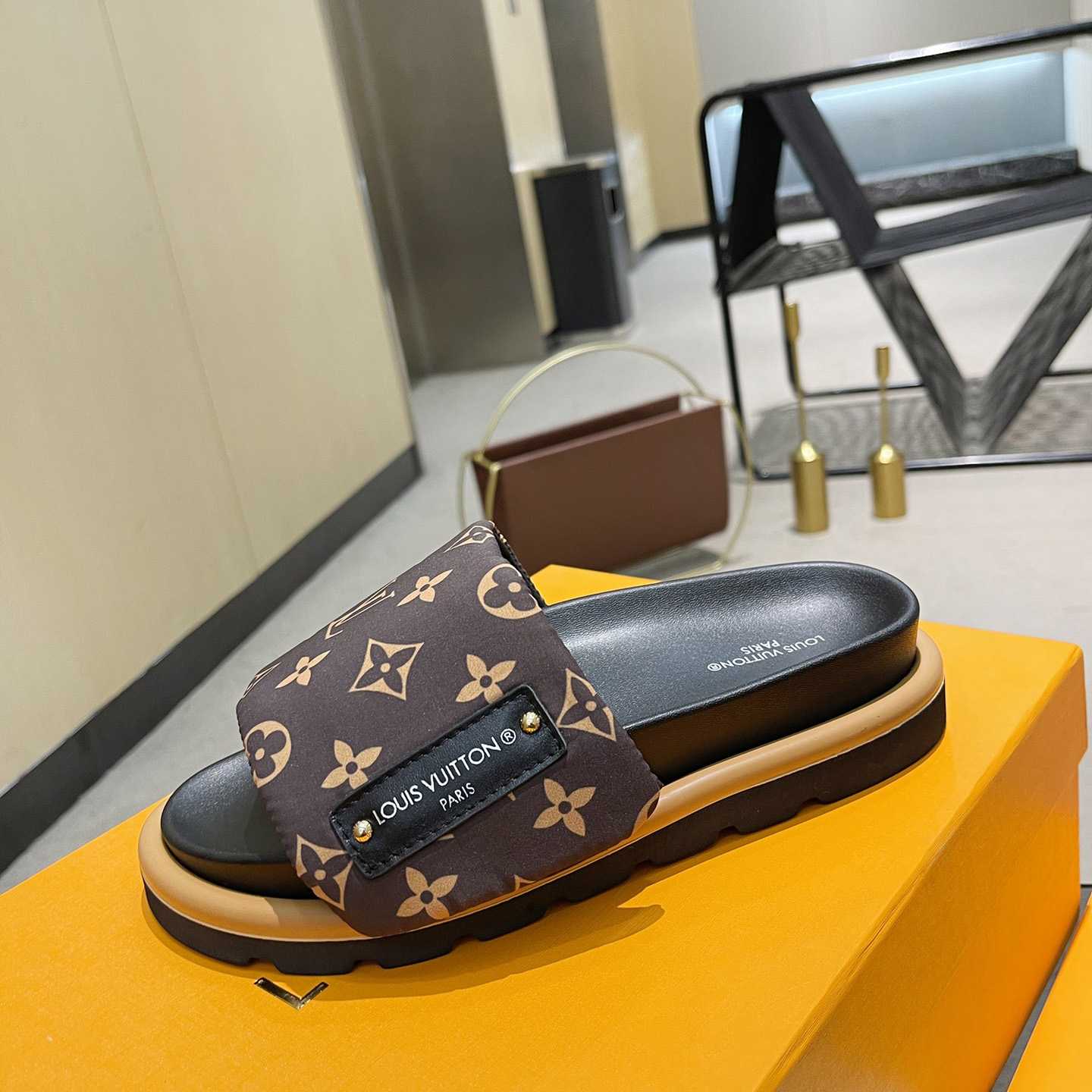 Louis Vuitton Pool Pillow Flat Comfort Mule    1AAEBX - FashionPlug