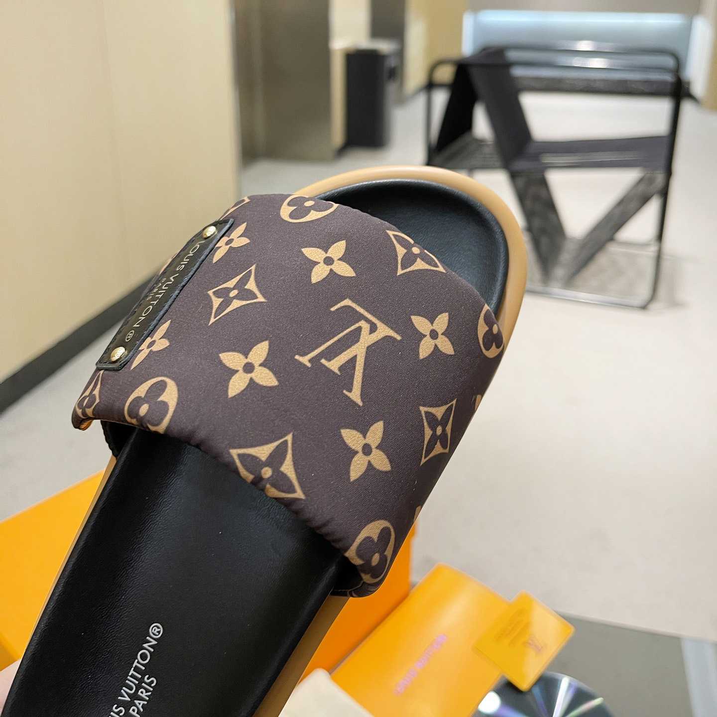 Louis Vuitton Pool Pillow Flat Comfort Mule    1AAEBX - FashionPlug