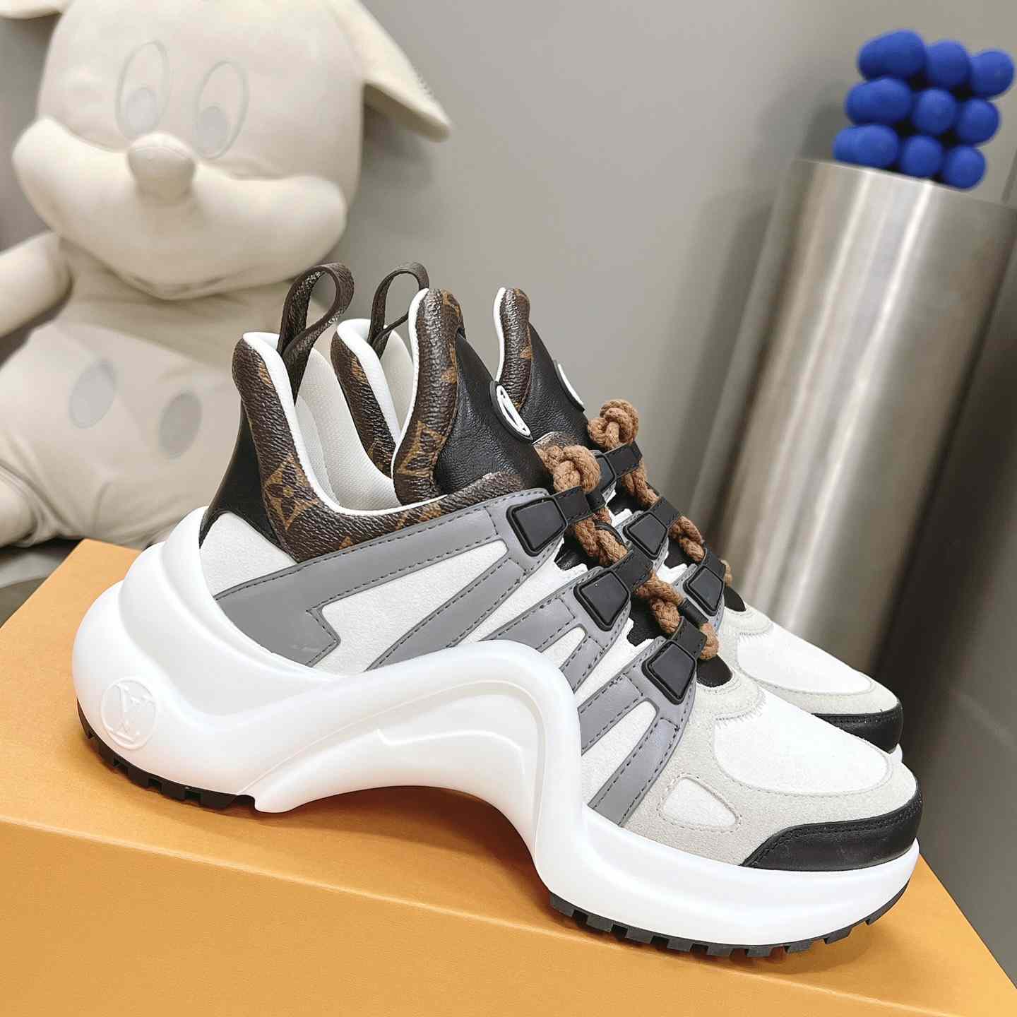 Louis Vuitton LV Archlight Sneaker       1AAOWZ    - FashionPlug