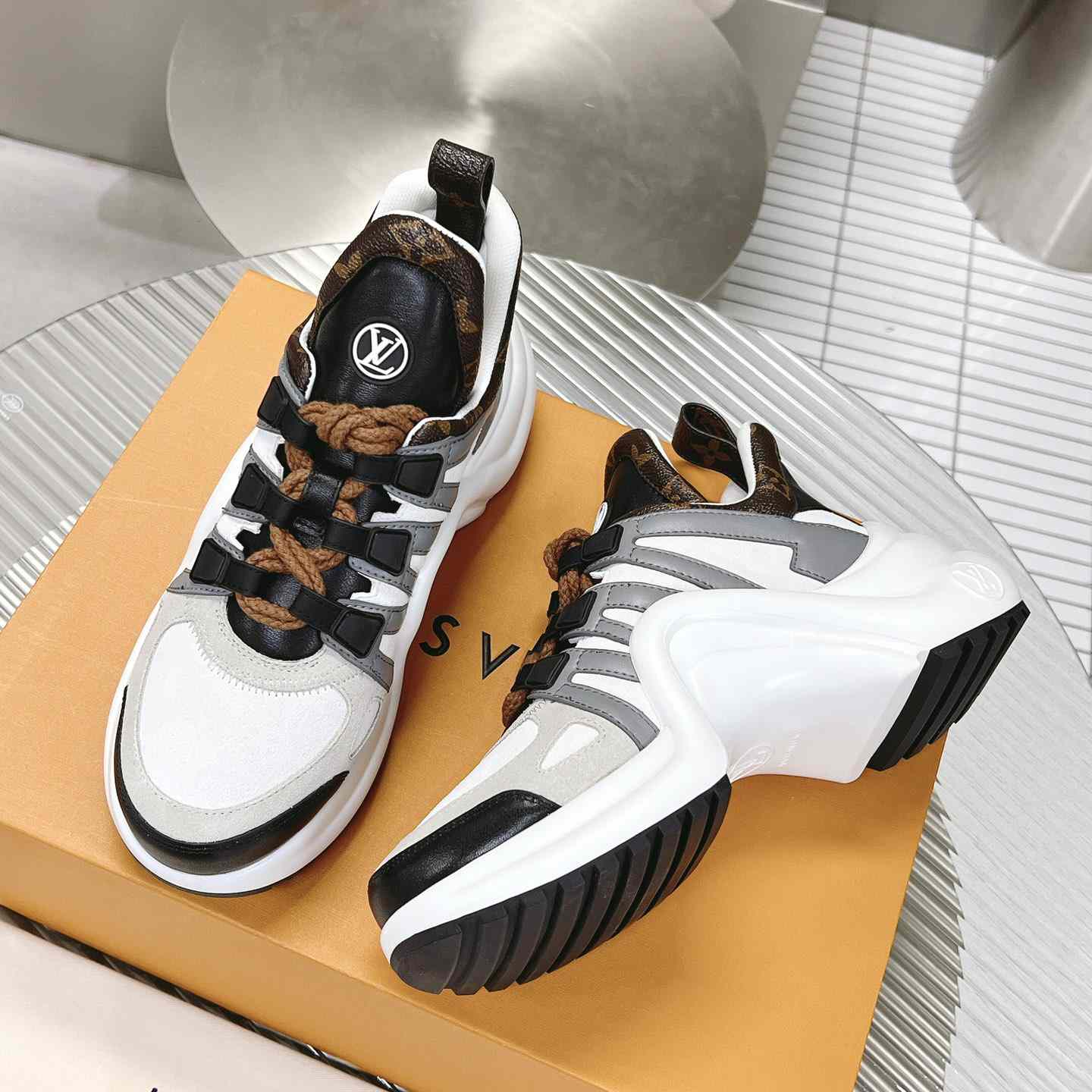 Louis Vuitton LV Archlight Sneaker       1AAOWZ    - FashionPlug