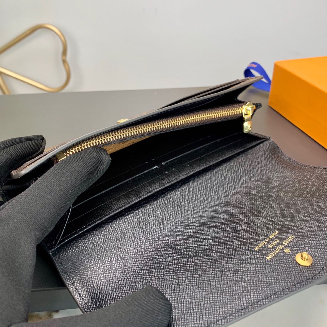 Louis Vuitton  Sarah Wallet (19-10.5-2CM)   M80726 - FashionPlug