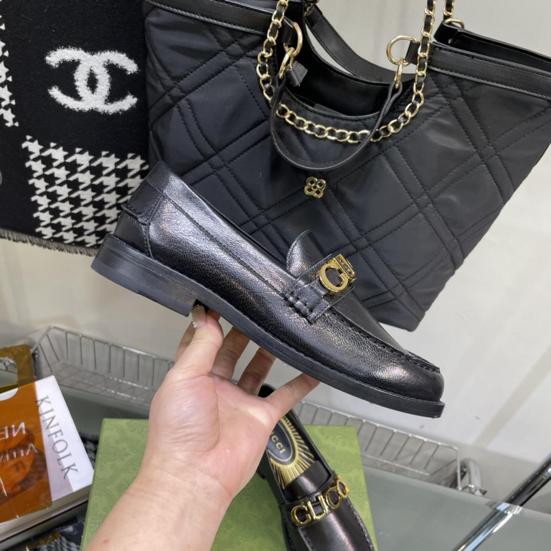 Gucci Women's Gucci Leather Loafer - FashionPlug