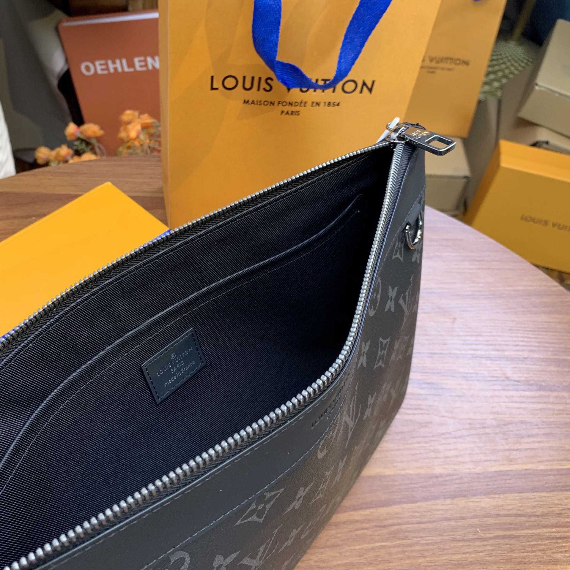 Louis Vuitton Discovery Pochette (34-25-2cm)    M62291 - FashionPlug