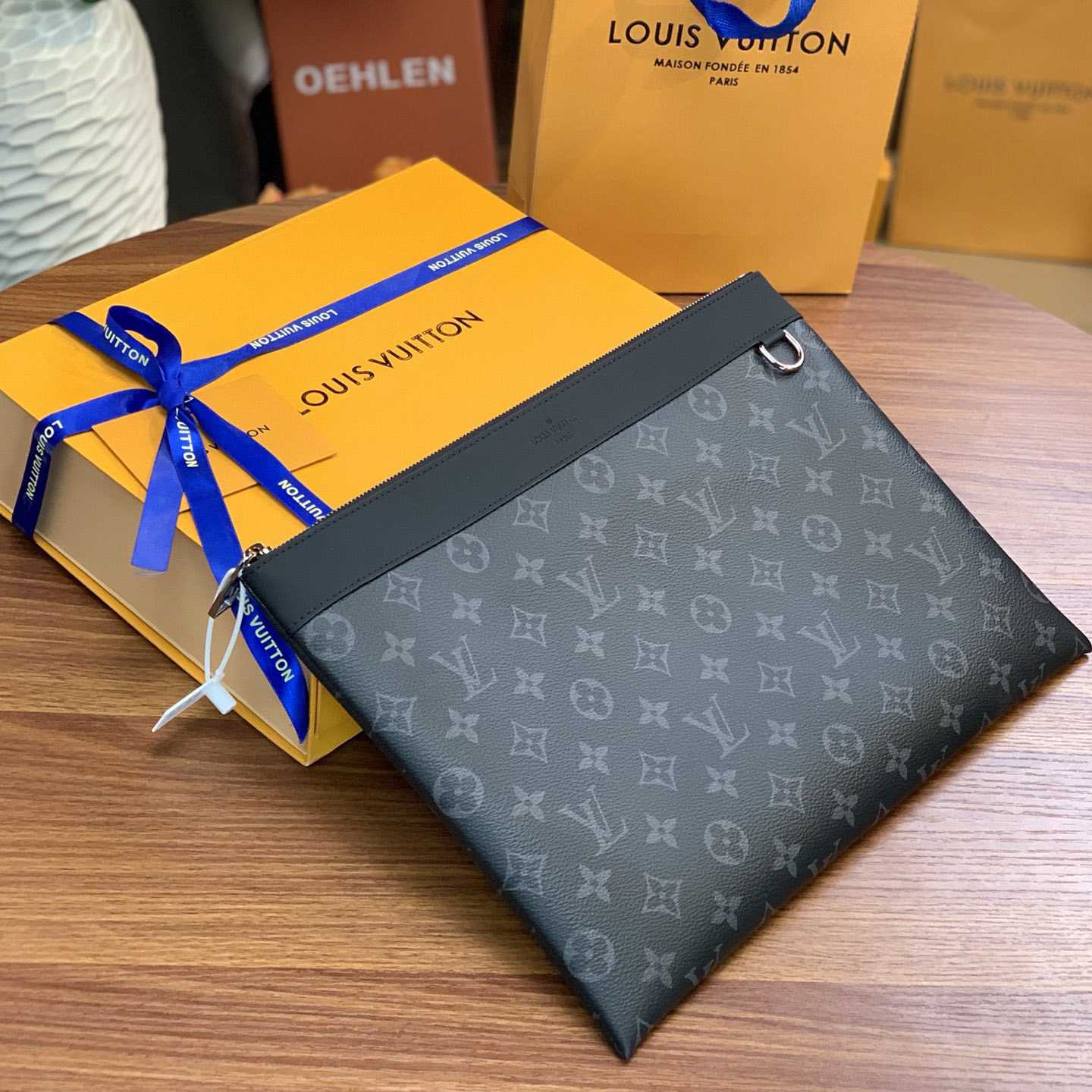 Louis Vuitton Discovery Pochette (34-25-2cm)    M62291 - FashionPlug