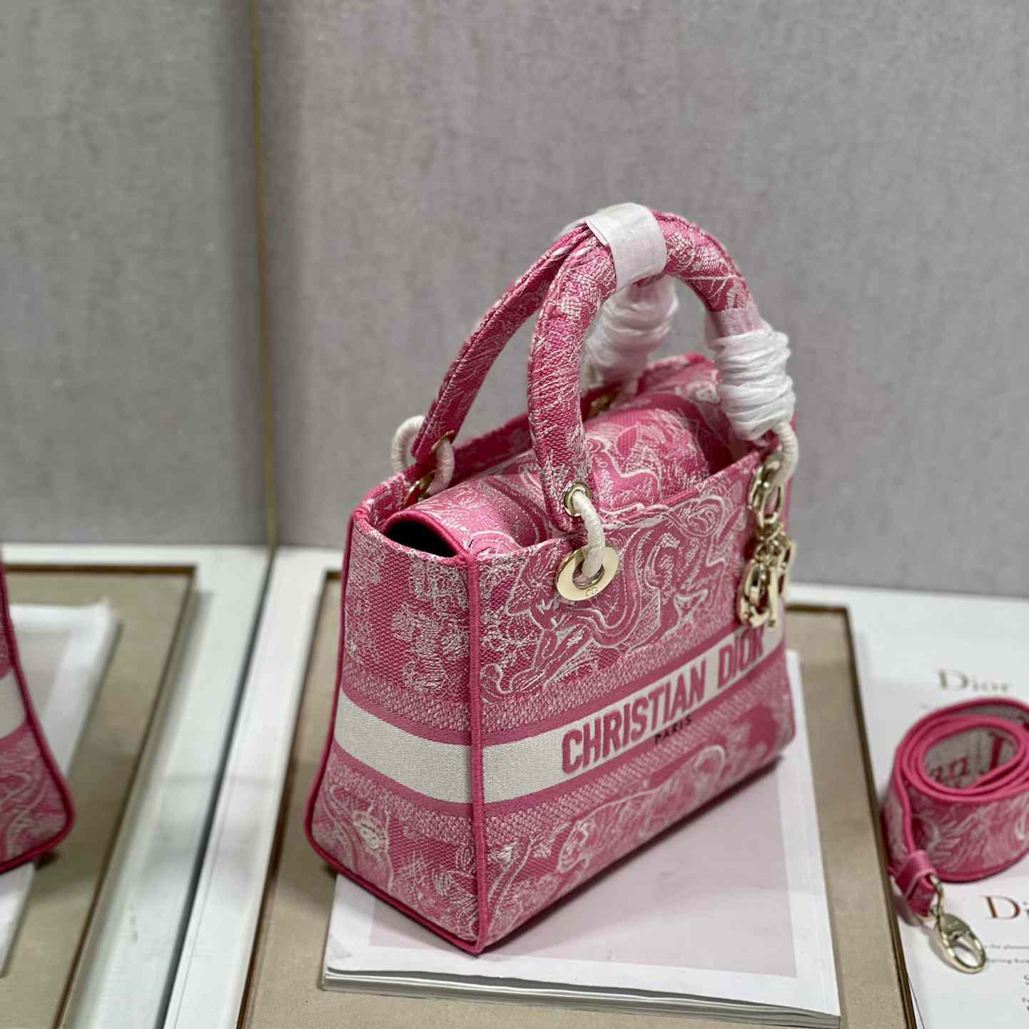 Dior Medium Lady D-Lite Bag(24-20-11cm) - FashionPlug