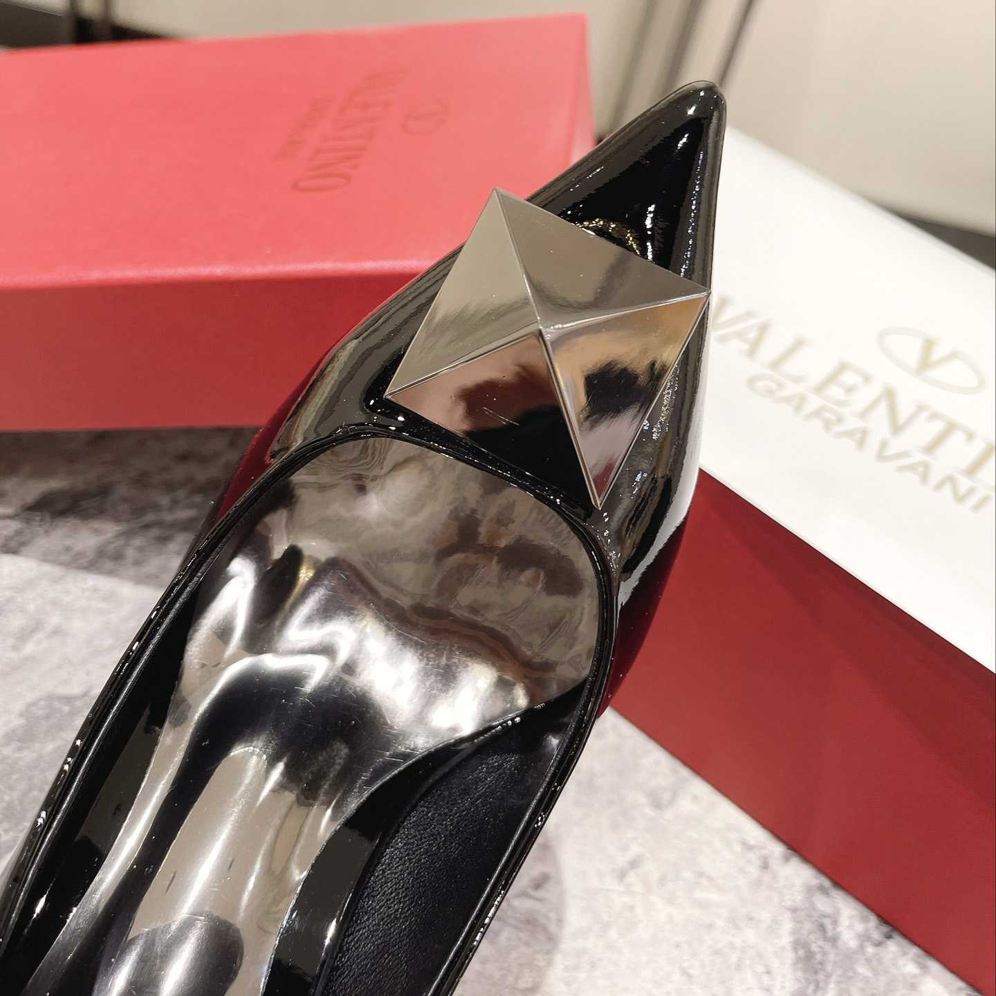 Valenti One Stud Patent Leather Pump 100mm - FashionPlug