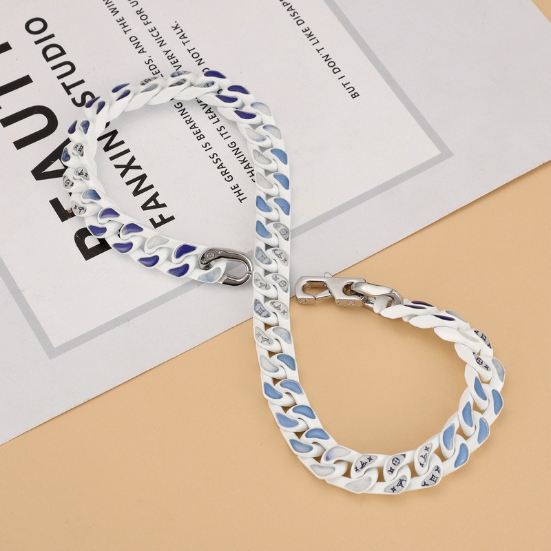Louis Vuitton  Chain Links Necklace   - FashionPlug