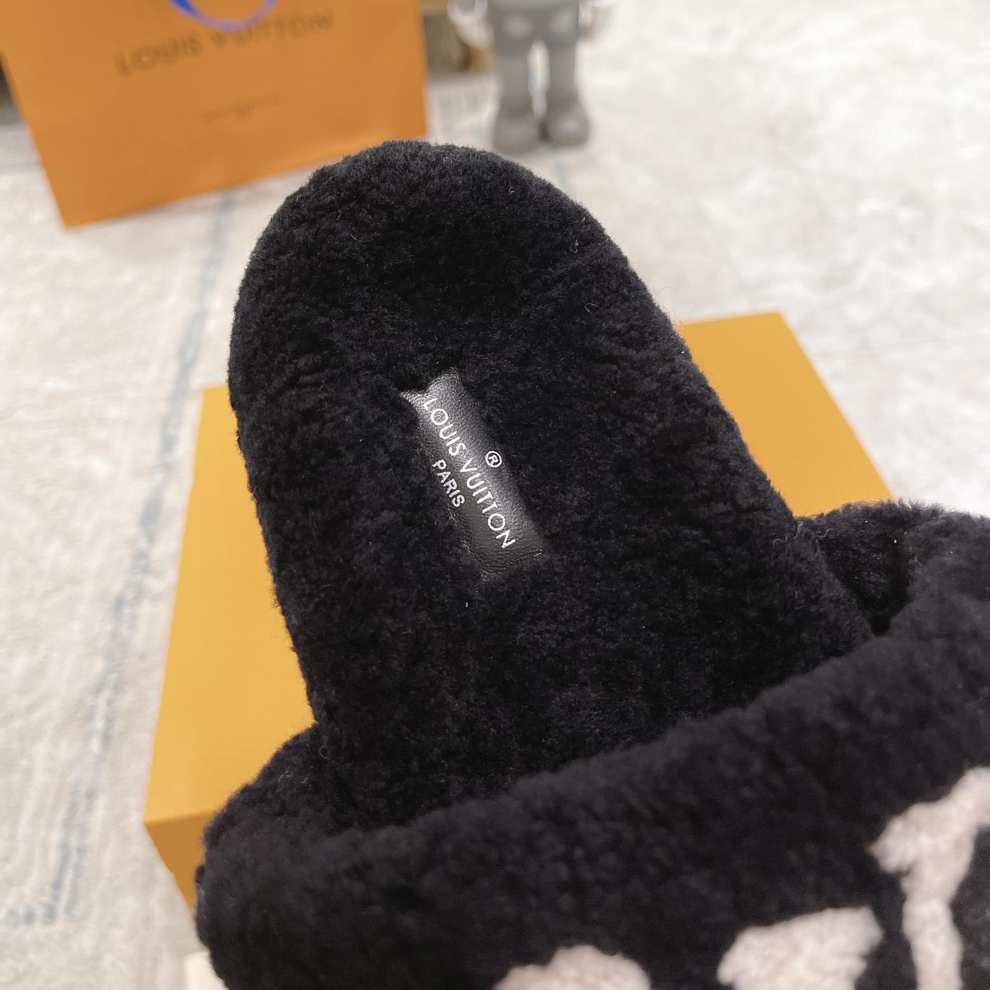 Louis Vuitton Paseo Flat Comfort Mule      1A8ZIT - FashionPlug