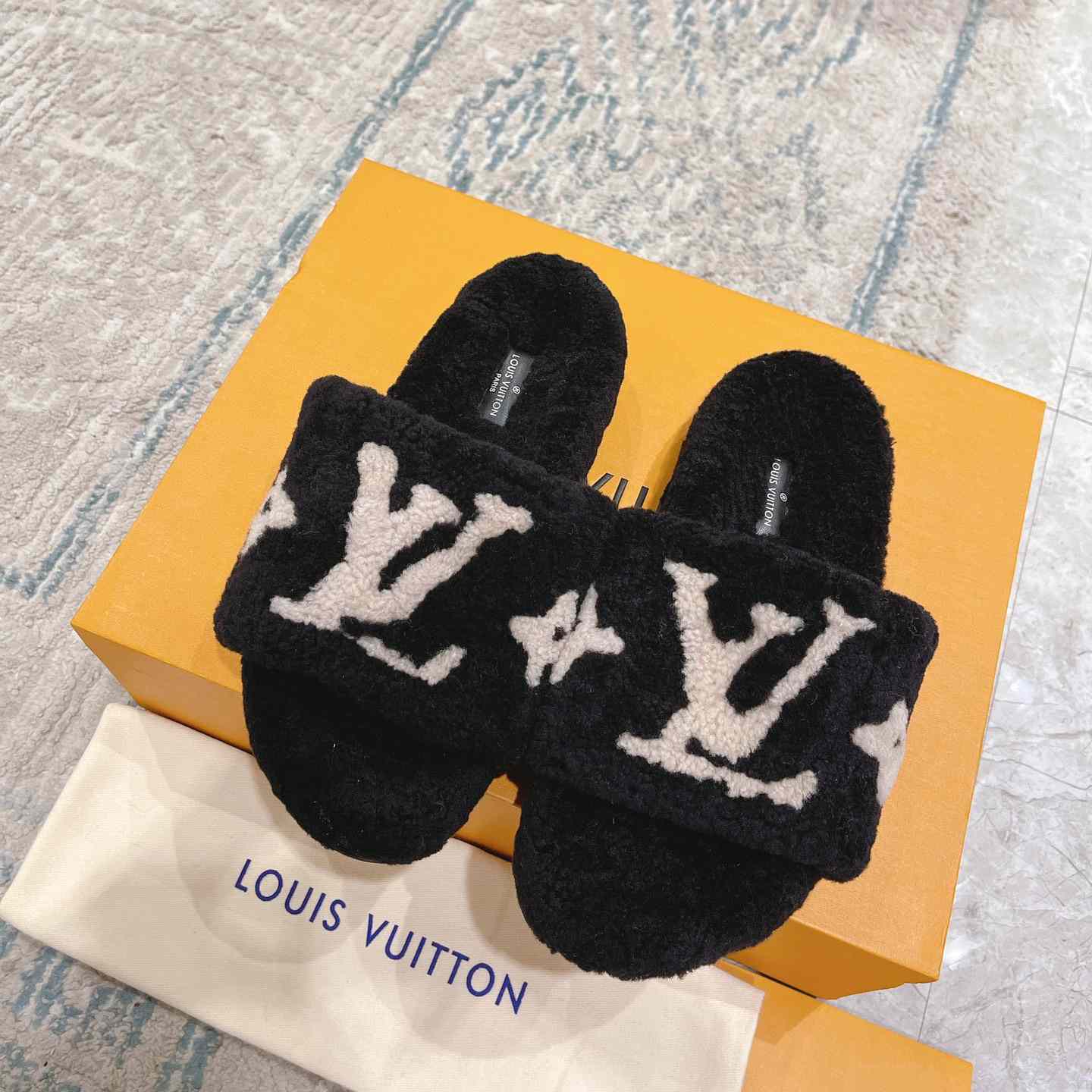 Louis Vuitton Paseo Flat Comfort Mule      1A8ZIT - FashionPlug