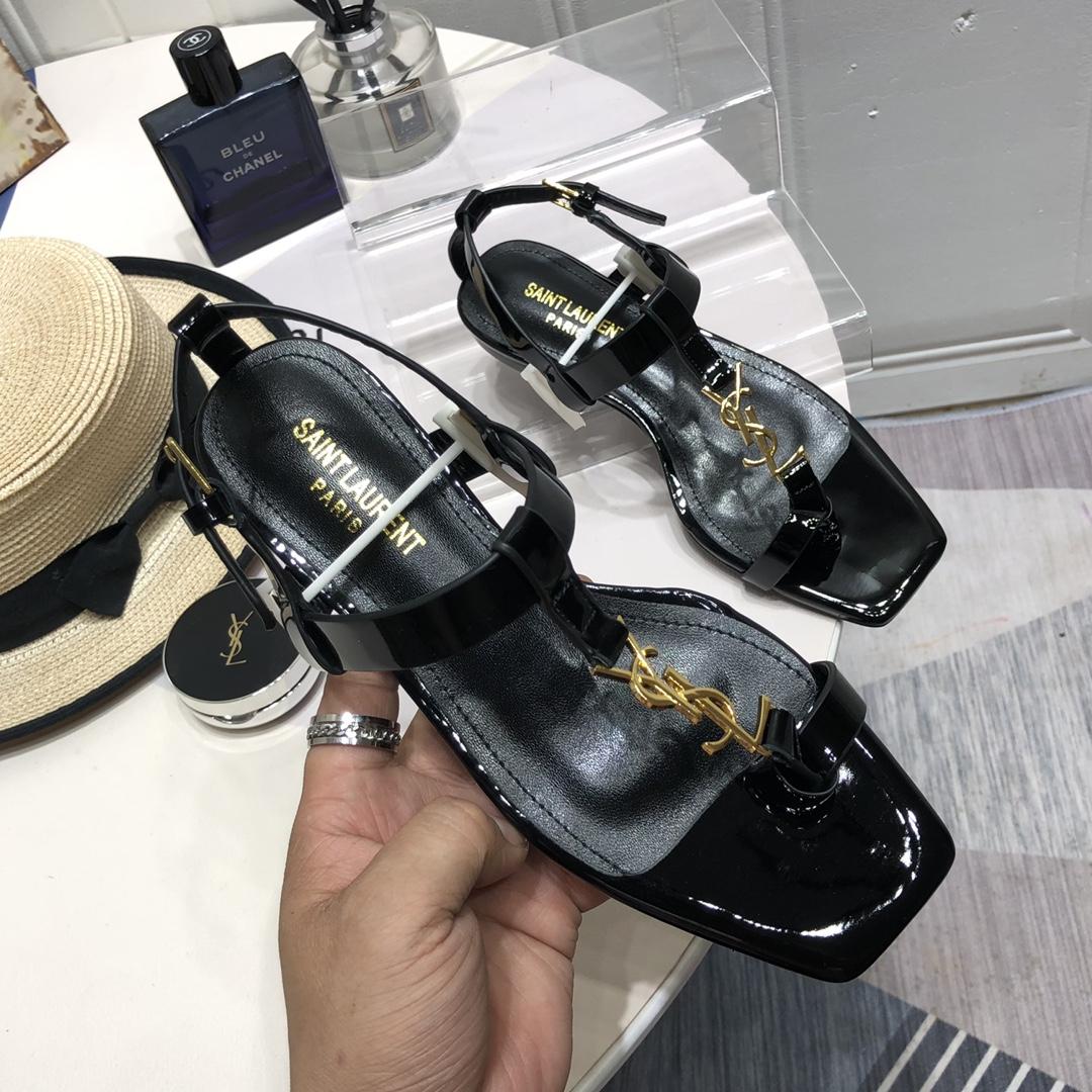 Saint Laurent Cassandra Flat Sandals In Patent Leather With Gold-Tone Monogram - FashionPlug