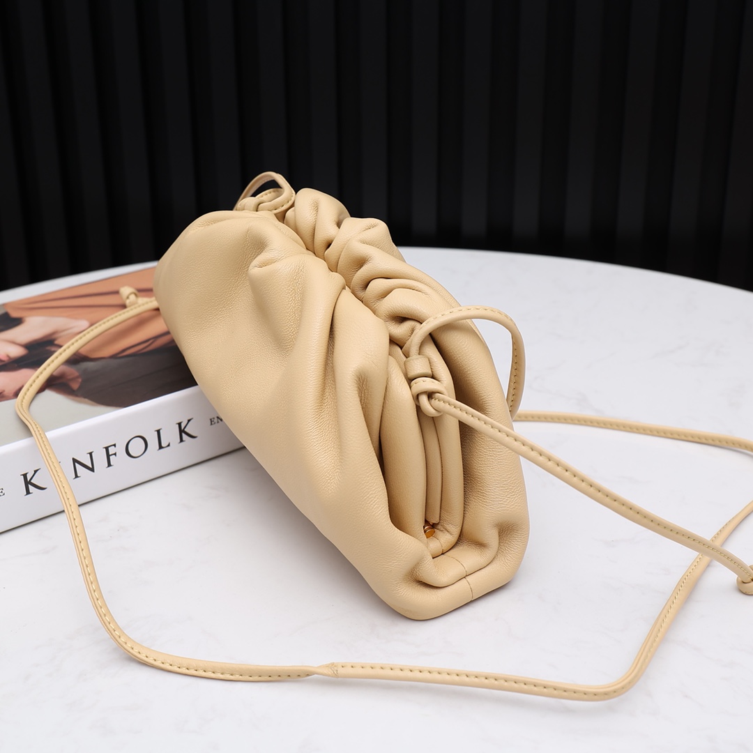 Bottega Veneta Mini Pouch(23-13-8cm) - FashionPlug