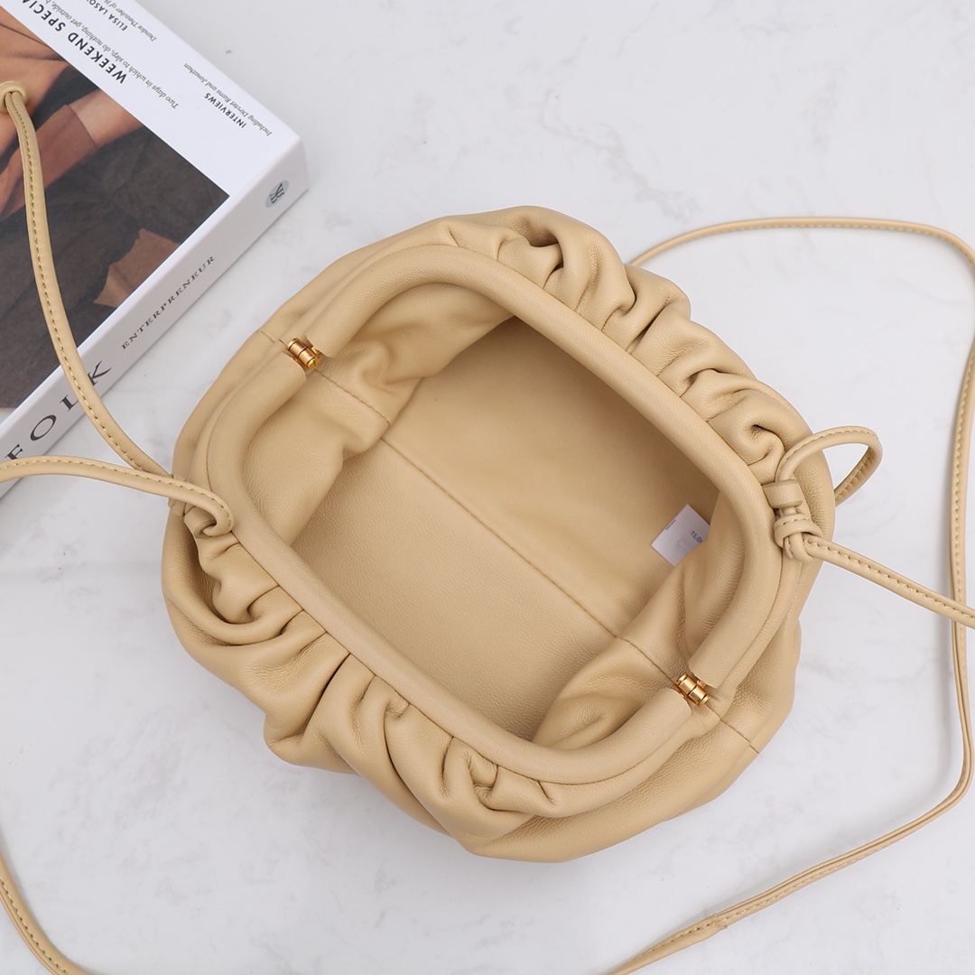 Bottega Veneta Mini Pouch(23-13-8cm) - FashionPlug
