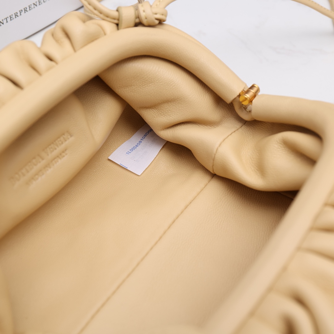 Bottega Veneta Mini Pouch(23-13-8cm) - FashionPlug