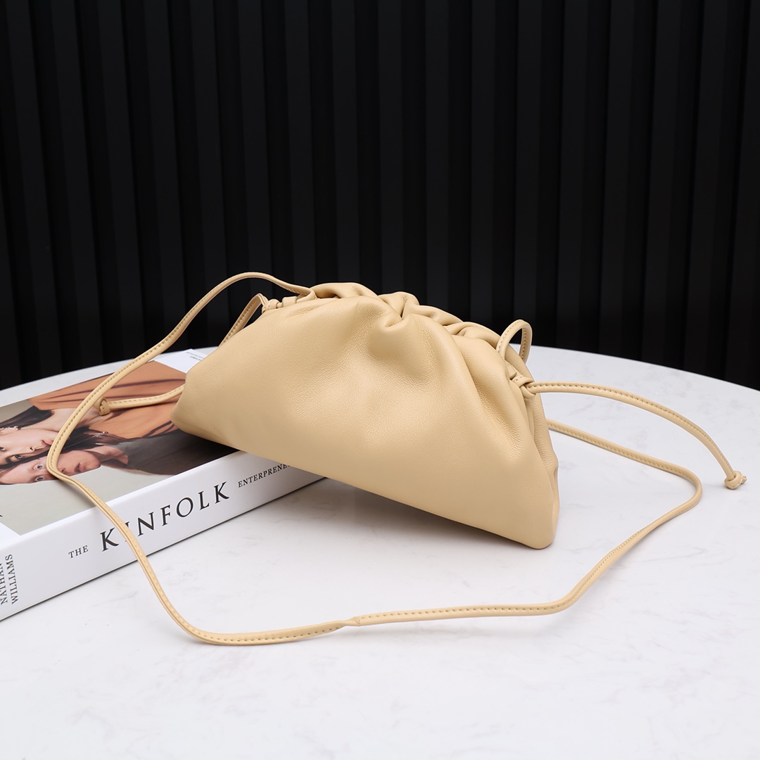 Bottega Veneta Mini Pouch(23-13-8cm) - FashionPlug