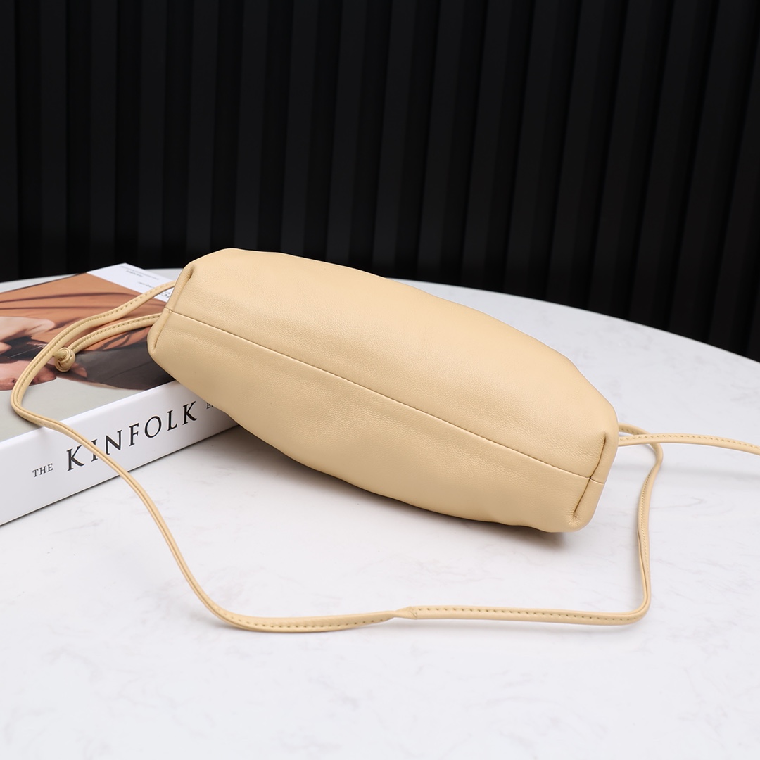 Bottega Veneta Mini Pouch(23-13-8cm) - FashionPlug