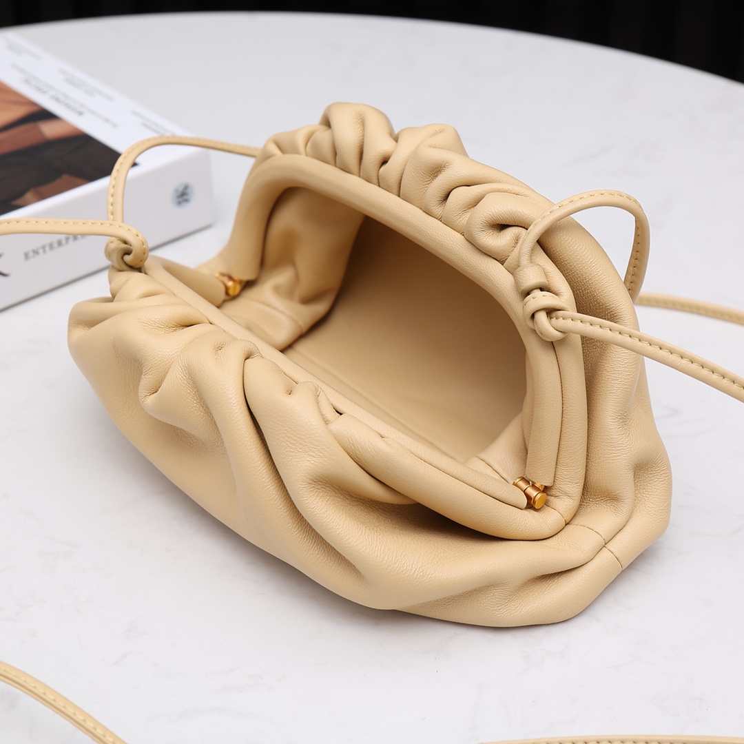 Bottega Veneta Mini Pouch(23-13-8cm) - FashionPlug