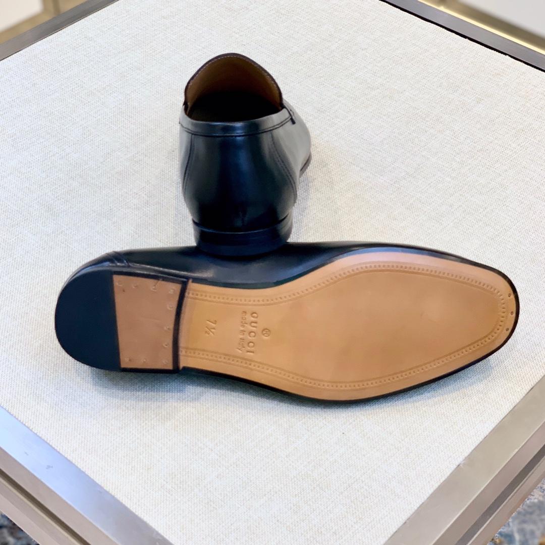 Gucci Men's Loafer With Horsebit - FashionPlug