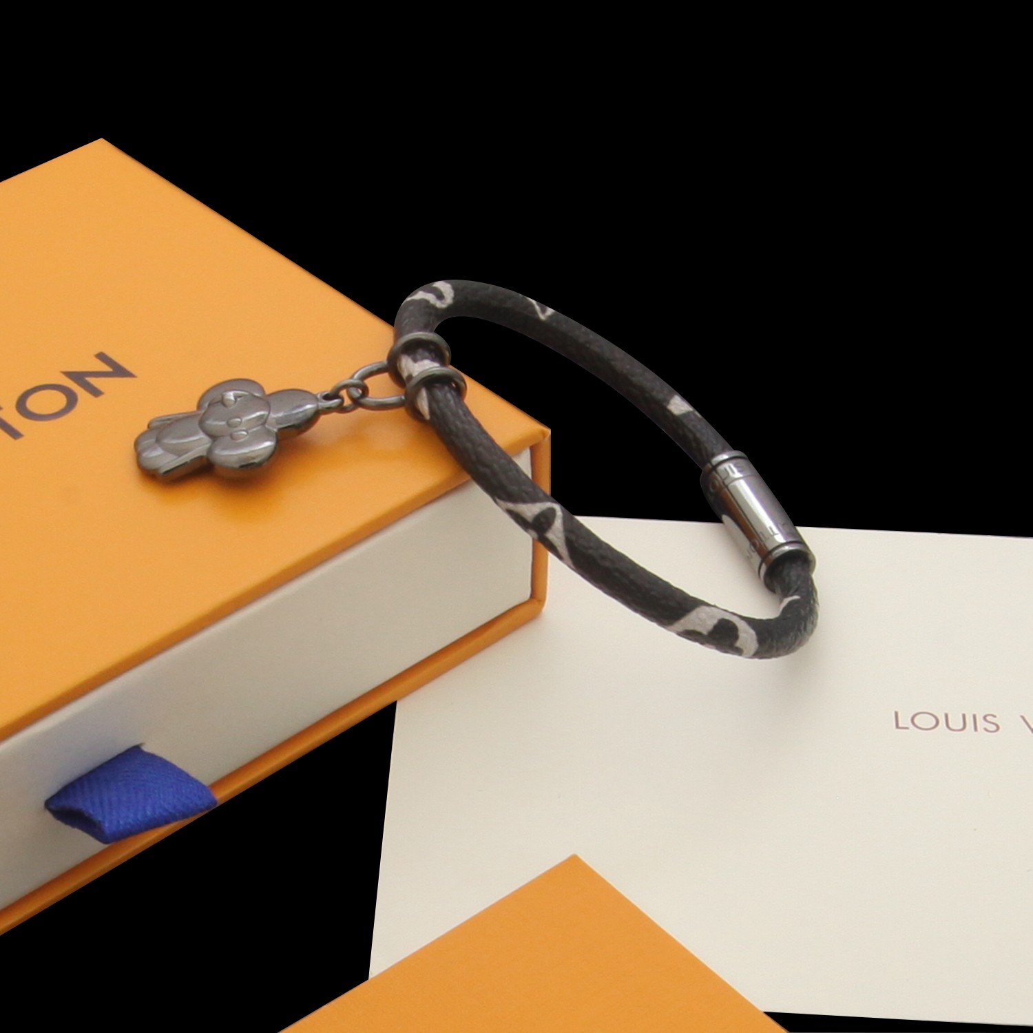 Louis Vuitton Bracelet Hang It      M8002E - FashionPlug