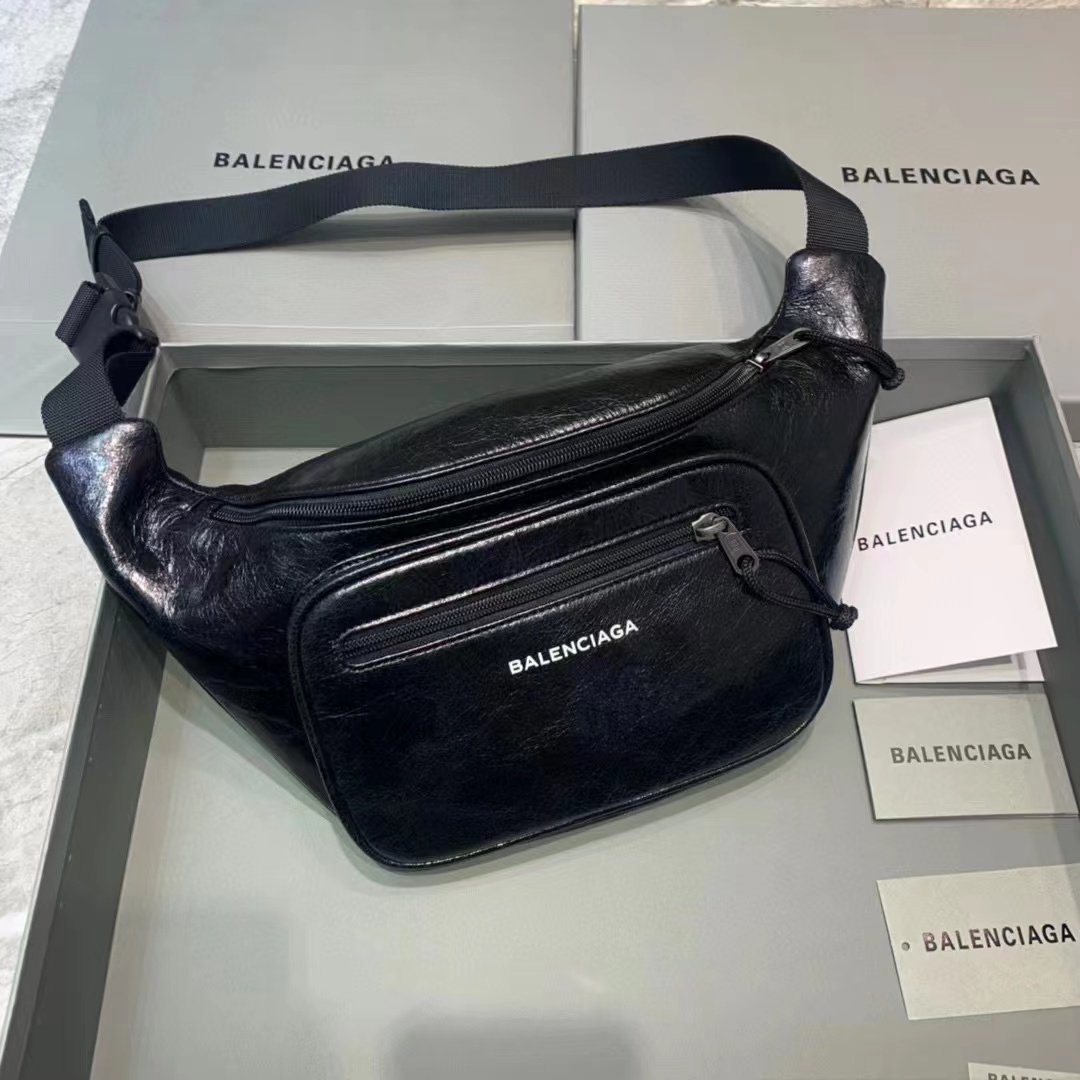 Balenciaga Everyday Beltpack In Black Natural Grain Calfskin(25-5-17cm)   - FashionPlug