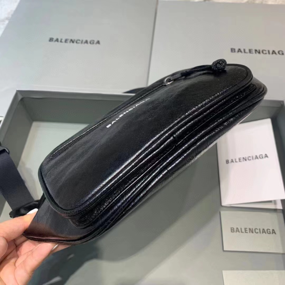 Balenciaga Everyday Beltpack In Black Natural Grain Calfskin(25-5-17cm)   - FashionPlug