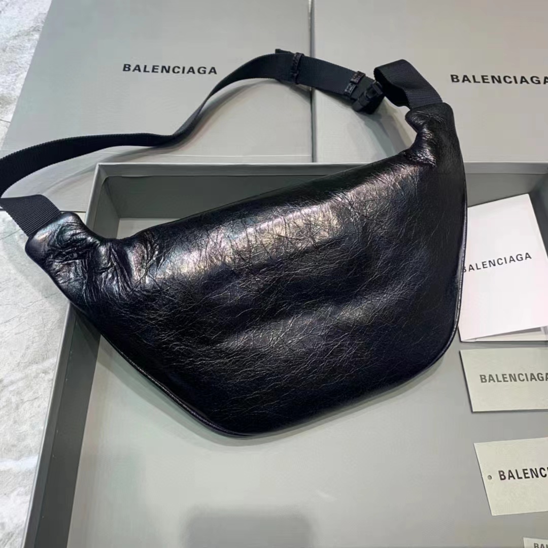 Balenciaga Everyday Beltpack In Black Natural Grain Calfskin(25-5-17cm)   - FashionPlug