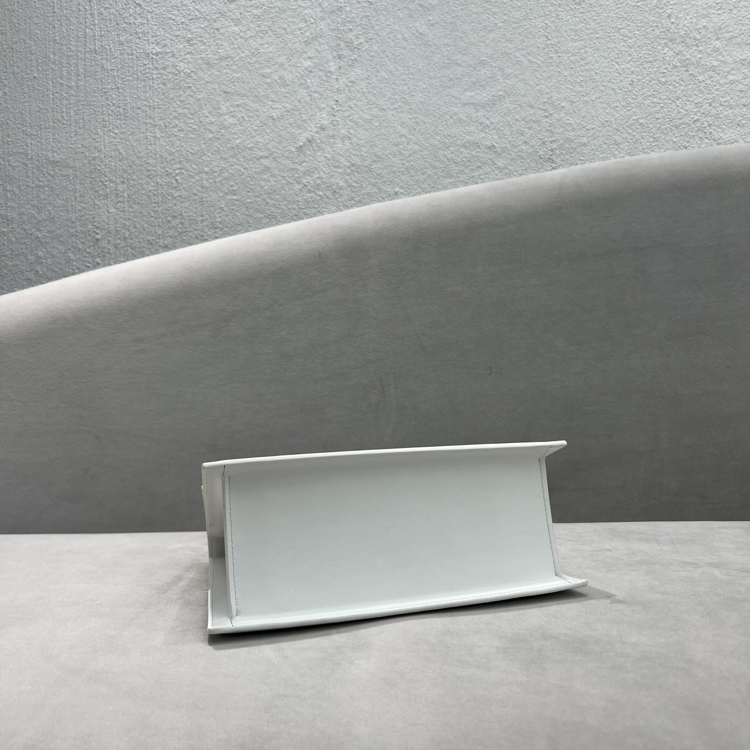 Jacquemus Le Grand Chiquito Large Leather Handbag(24-18-10cm) - FashionPlug