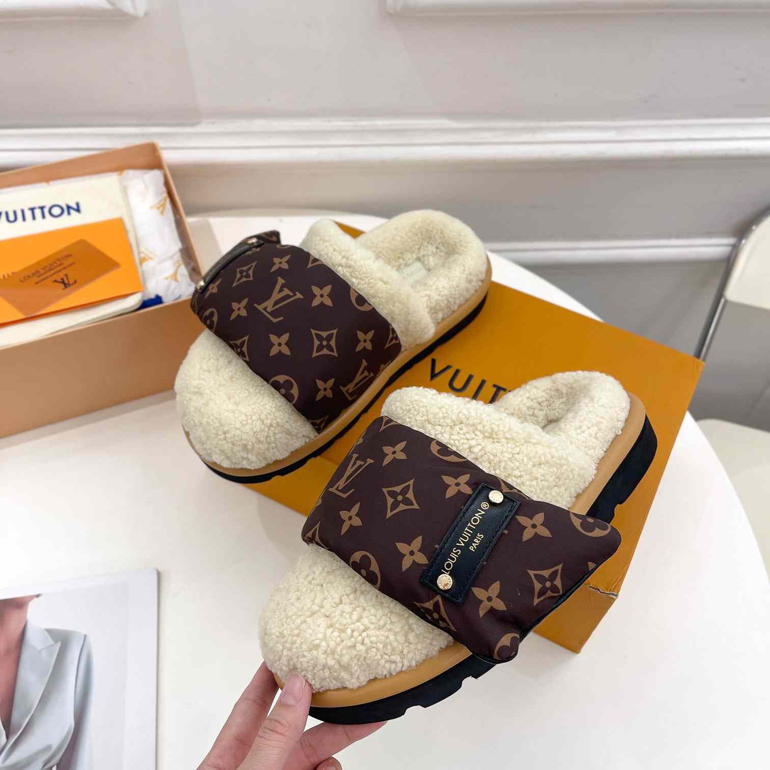 Louis Vuitton Slipper Pillow Flat Comfort Mule    1AAM41 - FashionPlug