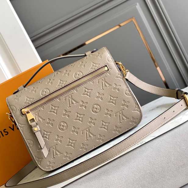 Louis Vuitton Pochette Métis Handbag (25-19-9cm)   M44881 - FashionPlug