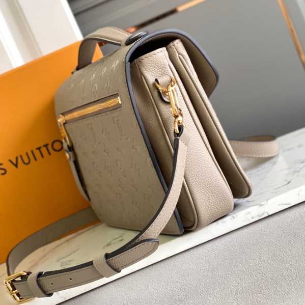 Louis Vuitton Pochette Métis Handbag (25-19-9cm)   M44881 - FashionPlug