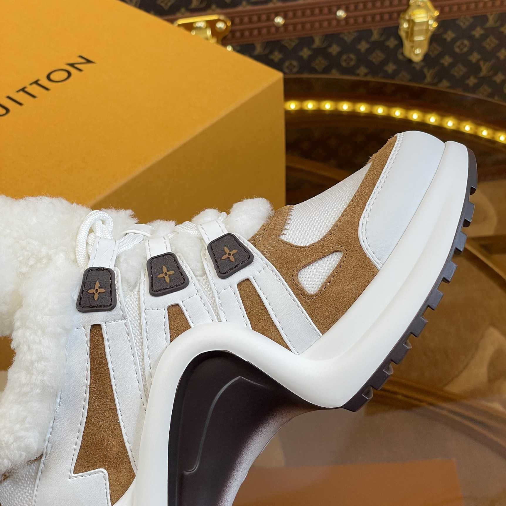 Louis Vuitton LV Archlight Sneaker       1AACQM - FashionPlug