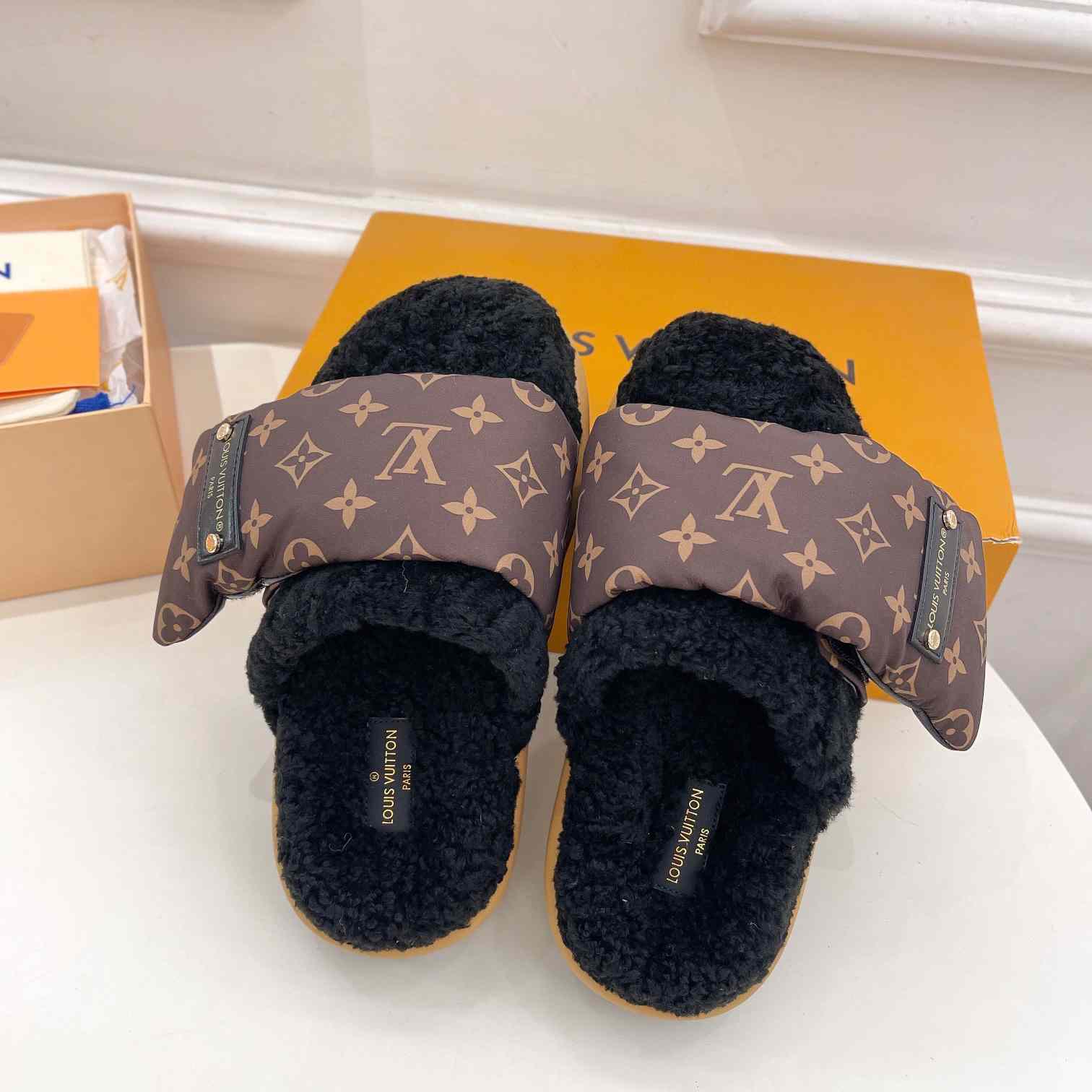 Louis Vuitton Slipper Pillow Flat Comfort Mule    1AAM3L - FashionPlug